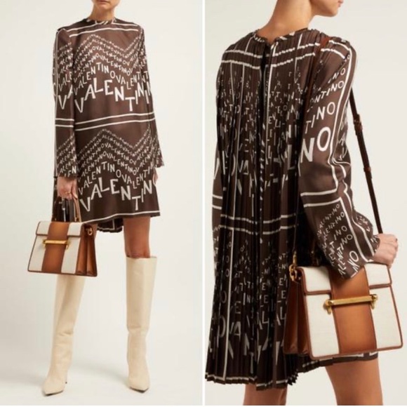 Medium Uptown Rockstud Brown Linen and
Burnished Calfskin Leather Tote - Picture 11 of 12